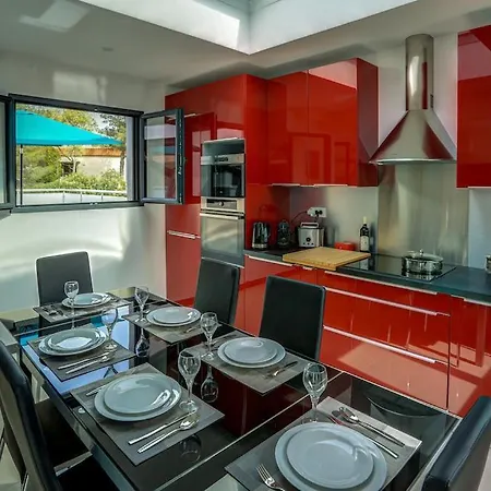 Très Récent A 200 M De La Appartement Saint Aygulf