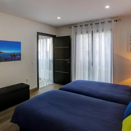 Très Récent A 200 M De La Appartement